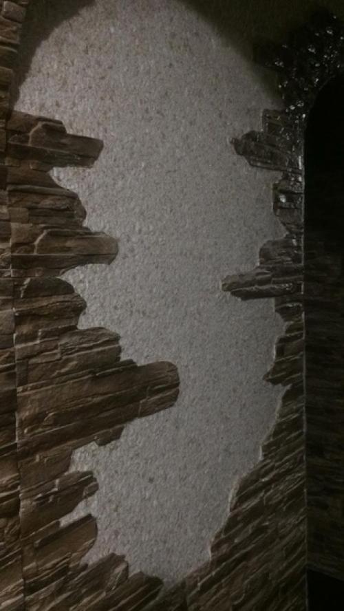 Знаю, что искусственный камень уже вышел из моды, но давно мечтали оформить им коридор в квартире. 05