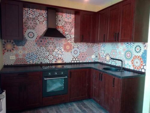 Не знаю, что сподвигнуло заказчика выбрать именно такую плитку.