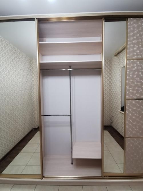 Шкаф для одежды в маленькую комнату. 02