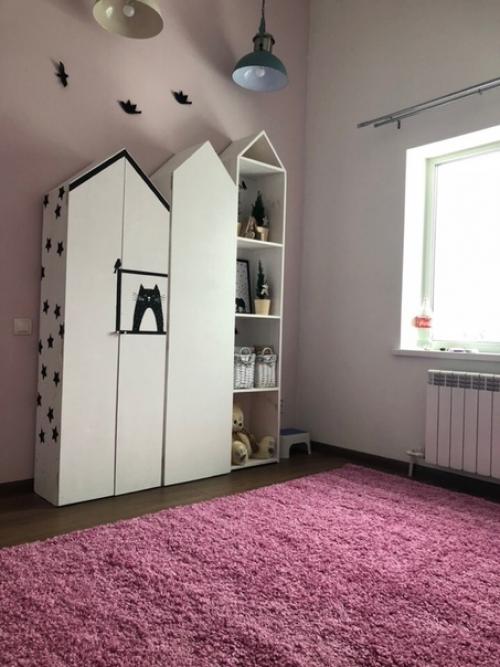 Симпатичный, милый и нежный ремонт в комнате у маленькой девочки. 03