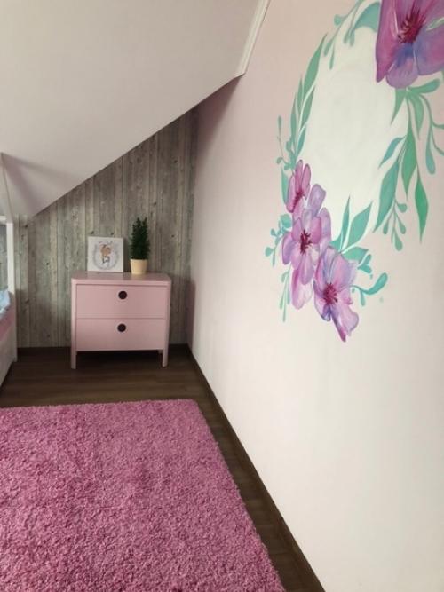 Симпатичный, милый и нежный ремонт в комнате у маленькой девочки. 01