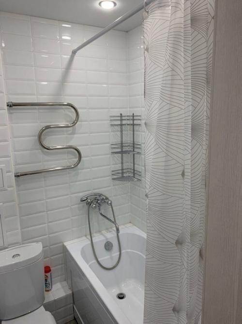 Сделали вот такой простой и одновременно симпатичный ремонт в студии для сдачи. 06