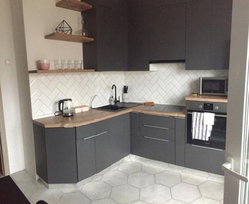 Давно мечтали обновить кухня, и очень хотелось в тёмном цвете. 02