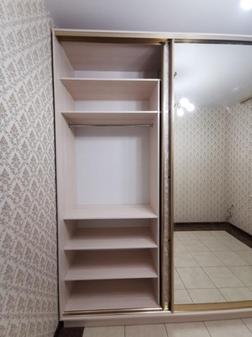 Шкаф для одежды в маленькую комнату. 03