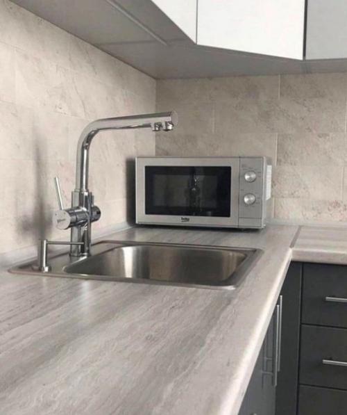 Небольшая, но очень симпатичная кухня.