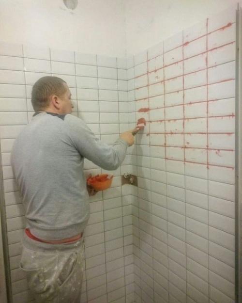 Вот в таком необычном стиле оформил санузел. 07