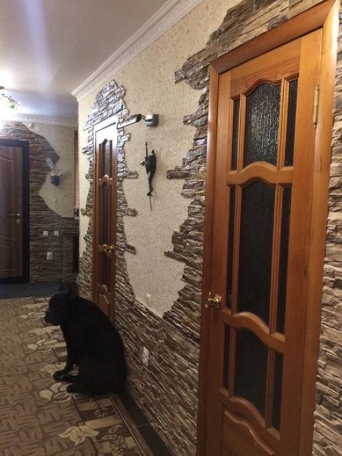 Знаю, что искусственный камень уже вышел из моды, но давно мечтали оформить им коридор в квартире. 04