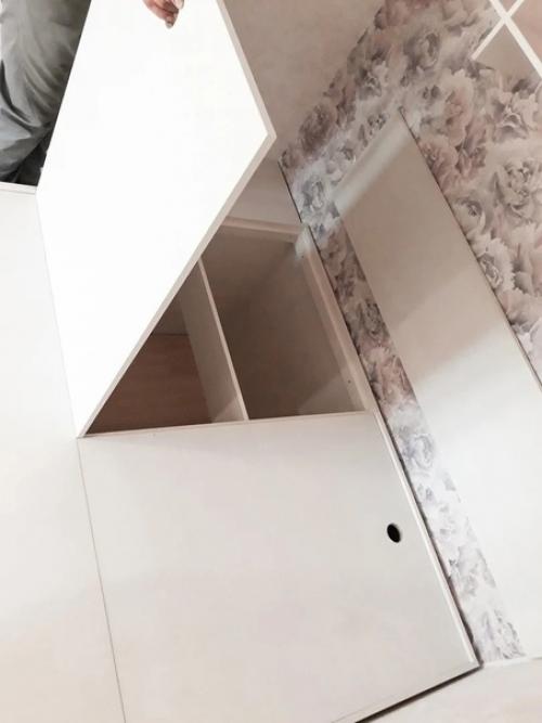 Прекрасная идея установки кровати с ящиками снизу. 04