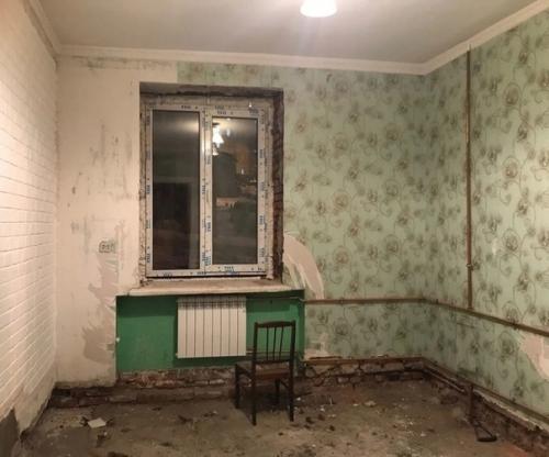 Купили квартиру за смешные деньги и приступили к ремонту.