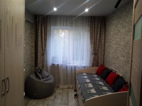 Решила поделиться своим вариантом недорогого ремонта в комнате сына. 05