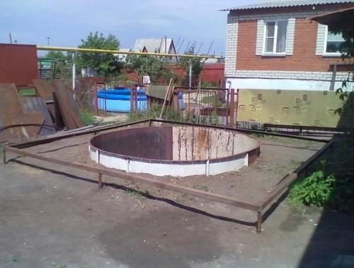 Жена с детьми давно просили, чтобы поставил бассейн на участке. 02