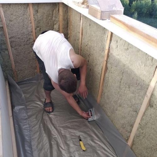 Пришли с женой к выводу, что надо бы конкретно утеплить балкон, да и в порядок привести. 01