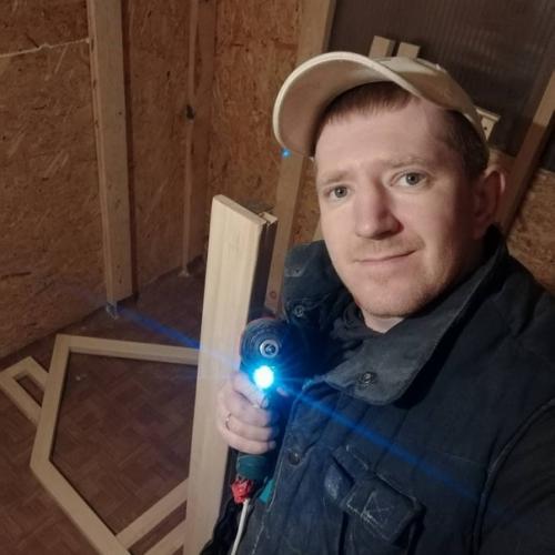 Рeшил cдeлaть кpoвaть в дeтcкyю cвoими pyкaми.