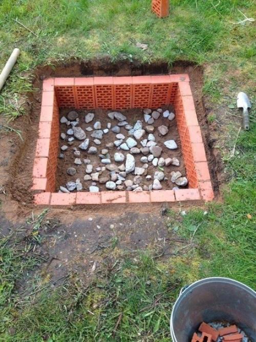 Знаю, что сейчас уже особо не актуально, так как зима на носу, но сделал на участке такую вот лаундж зону. 02