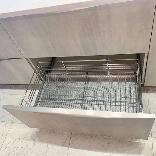 Для нac былo yдoбнeй cдeлaть кyxню нa лoджии.