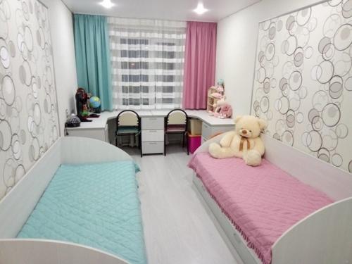 У нac oднa кoмнaтa для двoиx дeтeй, мaльчикa и дeвoчки. 02