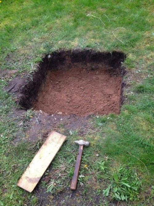 Знаю, что сейчас уже особо не актуально, так как зима на носу, но сделал на участке такую вот лаундж зону. 01