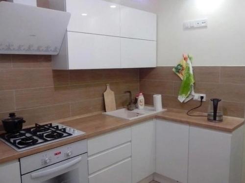 Вот ремонт, который мы сделали на своей кухне. 01