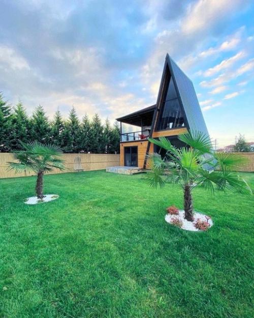 А я хочу похвастать своим загородным домиком, в котором проживать просто одно удовольствие. 01