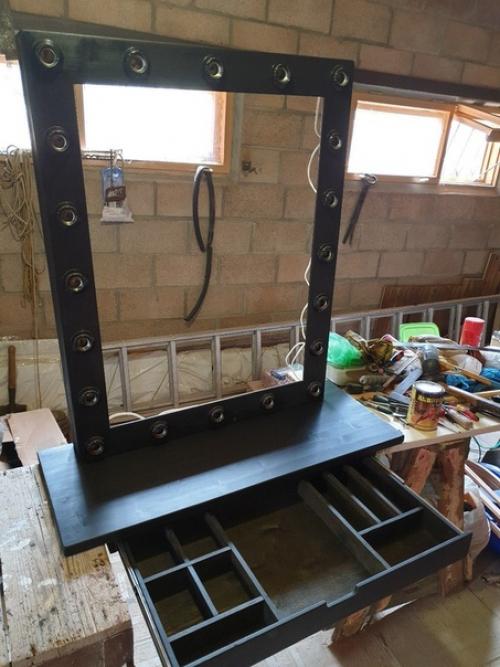 Для жены вот такой вот уголок сделал. 02