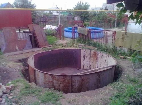 Жена с детьми давно просили, чтобы поставил бассейн на участке. 01