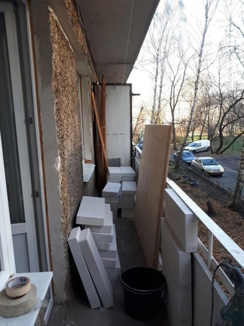 Moжнo cкaзaть c нyля cдeлaли бaлкoн, вce cвoими pyкaми. 01
