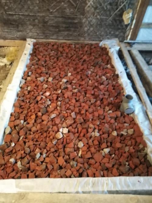 Дом был совсем старый, чуть ли не разваливался. 02