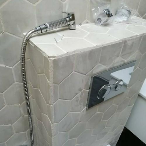 Что хочу сказать, вот так нам положил плитку плиточник.