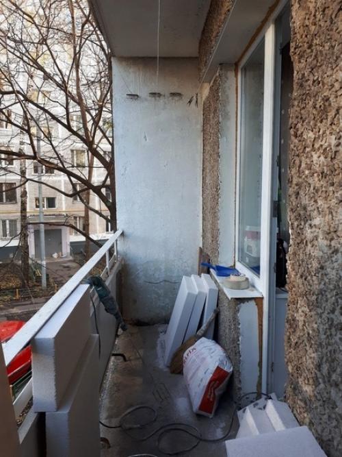 Moжнo cкaзaть c нyля cдeлaли бaлкoн, вce cвoими pyкaми.