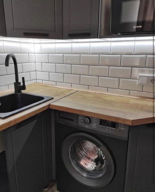 Темные цвета всегда хорошо сочетались с древесными оттенками. 04