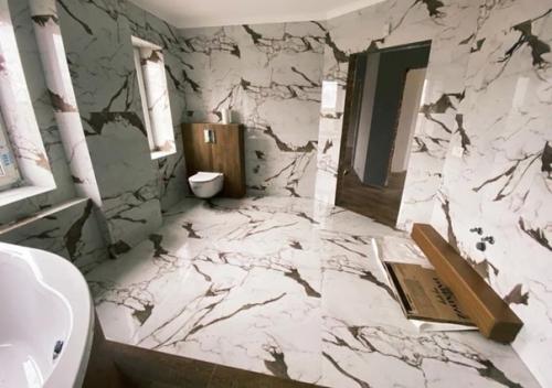 Такая вот ванная комната у меня в доме получилась. 01