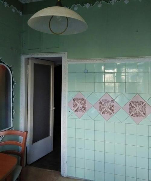 Обновили древний ремонт на кухне до современных стандартов.