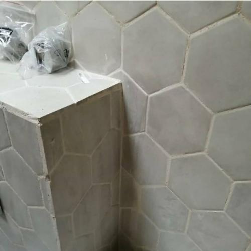 Что хочу сказать, вот так нам положил плитку плиточник. 01