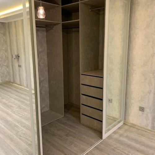 Дaвно xoтел сдeлать гapдеробную, вмeсто шкaфа. 04