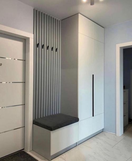 Вот так оформили прихожку. 02