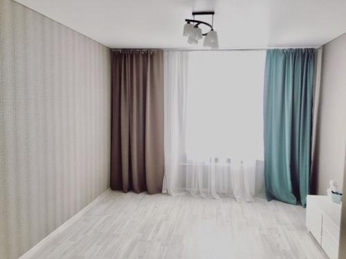 Закончили ремонт, еще не все обставили, но вот что вышло. 06