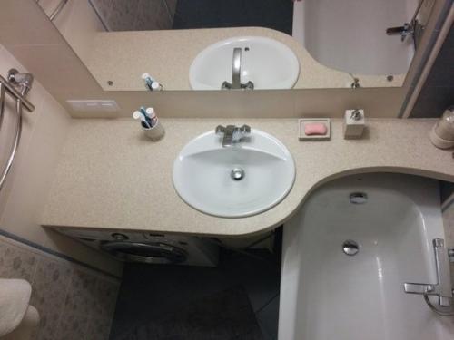 Такой ремонт у нас получилось сделать в ванной комнате. 04