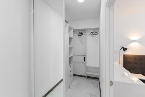 Квартира в доме 60-х годов на 4 этаже с открытой террасой. 04