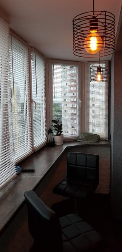 Решили с женой сделать зону отдыха на балконе.