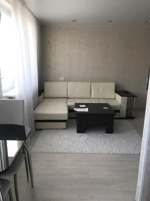 Наконец - то купила себе квартиру, хотела делать ремонт, но присмотрела и вроде бы всё устроило. 02