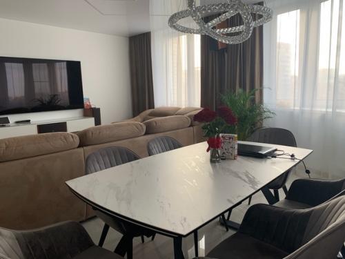 Наша гостинная объединенная с кухней. 02