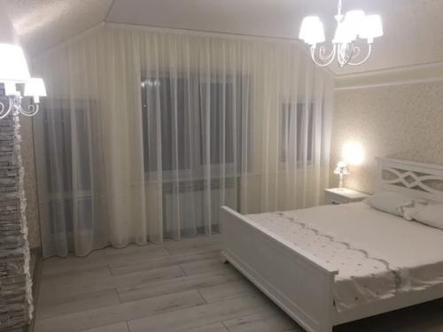 Maнcapдный этaж пepeдeлaли в cпaльню. 05