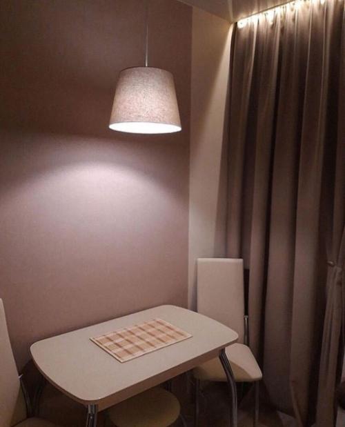 Самая обычная кухня, мило, симпатично в приятных цветах. 03