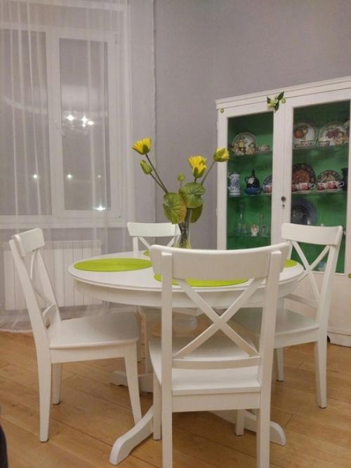 У нас после ремонта остался старый сервант. 03