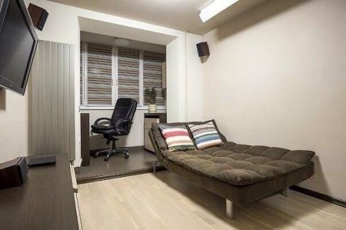 Расписали комнату для сына флуоресцентной краской. 02