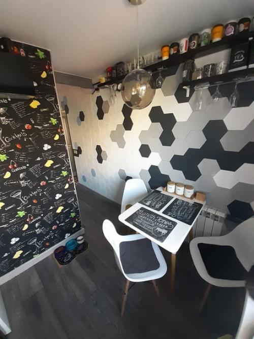 Небольшая, но очень симпатичная и разнообразная кухня. 03