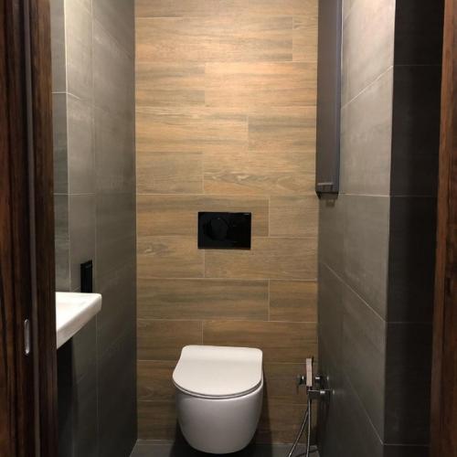 Всегда мечтала о ванной комнате с окнами наружу, чтобы когда принимаешь ванну, можно было любоваться вечерним городом. 04