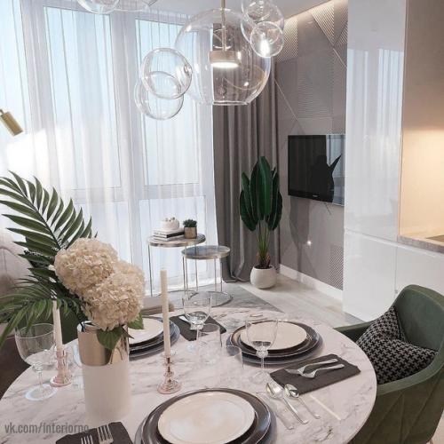 Купили с мужем квартиру, и сразу начали делать ремонт. 02