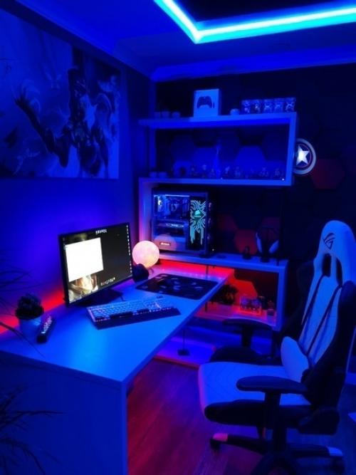 Сделал себе ремонт в основной комнате, всё под себя. 04