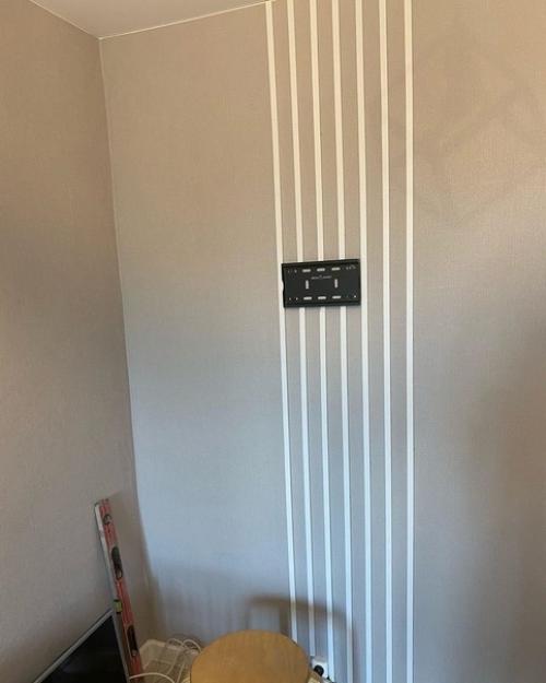 Бюджетный способ провода от телевизора скрыть. 02